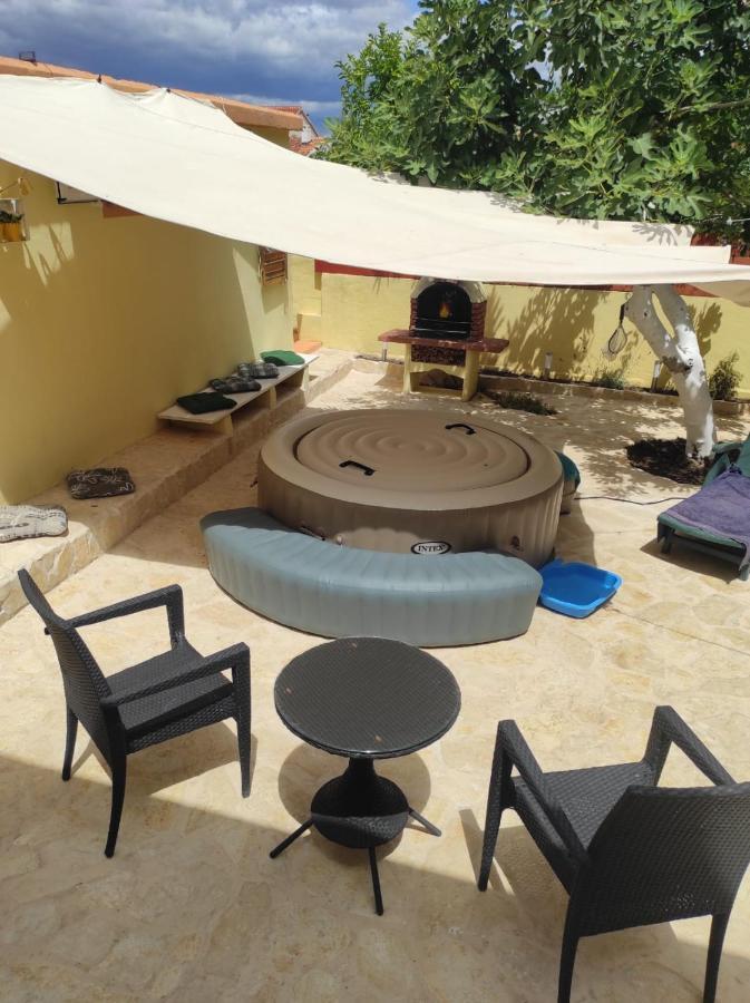 Lumar Holidays And Apartments Preko Zewnętrze zdjęcie